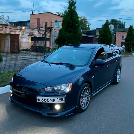 Подиум номера "EVO" №1 (прямой, шагрень, дорестайлинг) для Mitsubishi Lancer 10 (2007-2010) купить недорого с доставкой в Канск